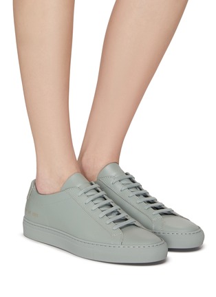 模特儿示范图 - 点击放大 - COMMON PROJECTS - ORIGINAL ACHILLES 低帮系带运动鞋
