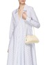 模特儿示范图 - 点击放大 - MANSUR GAVRIEL - ‘Mini Cloud’ Pleated Leather Clutch