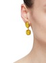模特儿示范图 - 点击放大 - GOOSSENS - CABOCHONS 晶石点缀镀金黄铜耳夹