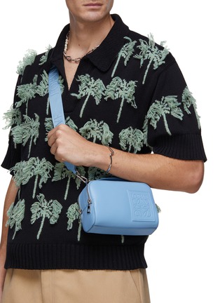 模特儿示范图 - 点击放大 - LOEWE - 真皮相机斜挎包