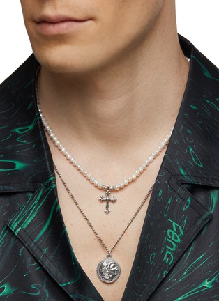 模特儿示范图 - 点击放大 - EMANUELE BICOCCHI - 十字架吊坠珍珠项链