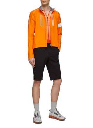 模特儿示范图 - 点击放大 - RAPHA - ‘PRO TEAM’ LIGHT WEIGHT SHORT SLEEVE TRAINING JERSEY TOP