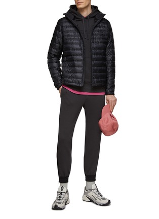 模特儿示范图 - 点击放大 - RAPHA - ‘EXPLORE’ LOGO PRINT HIGH NECK HOODED DOWN PUFFER JACKET