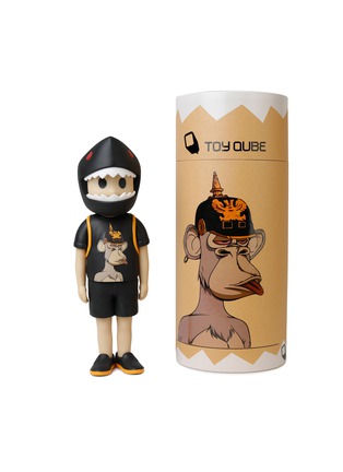 细节 –点击放大 - TOYQUBE - TOQO X BORED APE YACHT CLUB 鲨鱼仔摆件 #9472 — 黑色