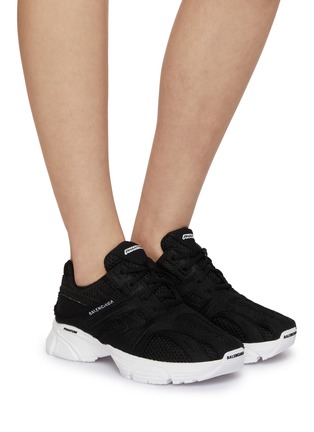 模特儿示范图 - 点击放大 - BALENCIAGA - PHANTOM 网眼系带运动鞋