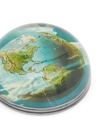 细节 –点击放大 - John Derian Company Inc. - Dome Paperweight — World Globe