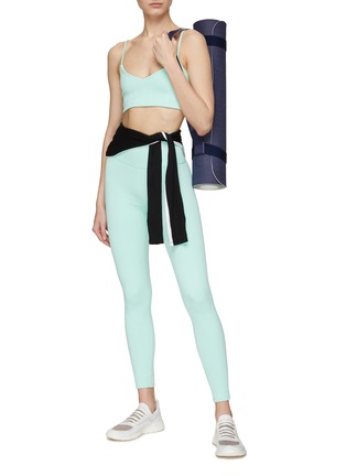 模特儿示范图 - 点击放大 - BEACH RIOT - ‘Piper’ Chevron Pattern Leggings
