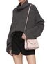 模特儿示范图 - 点击放大 - VALEXTRA - Micro 'Iside' Grained Leather Shoulder Bag