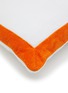 细节 –点击放大 - ABYSS - PORTOFINO 撞色靠垫 — 白色和橙色