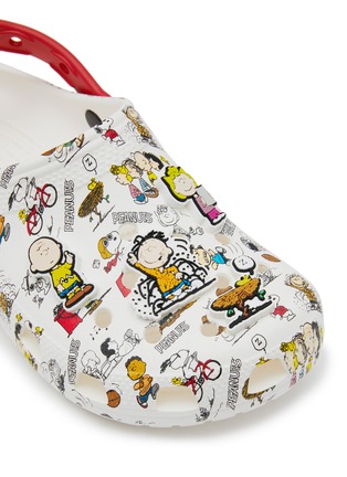 细节 - 点击放大 - CROCS - x Peanuts Kids Classic Clogs