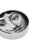 细节 –点击放大 - FORNASETTI - TEMA E VARIAZIONI 陶瓷烟灰缸 N.21 — 黑色和白色