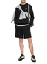 模特儿示范图 - 点击放大 - J.LINDEBERG - Logo Diamond Patch Drawstring Shorts