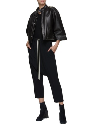 模特儿示范图 - 点击放大 - RICK OWENS - 系带七分裤