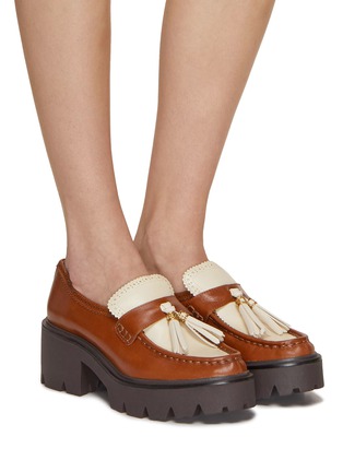 模特儿示范图 - 点击放大 - SAM EDELMAN - MELLA 流苏饰厚底乐福鞋