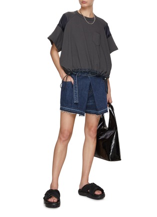 模特儿示范图 - 点击放大 - SACAI - 褶裥牛仔短裤