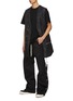 模特儿示范图 - 点击放大 - RICK OWENS DRKSHDW - 绗缝按扣马甲