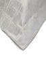 细节 –点击放大 - FRETTE - ODYSSEY 枕套 — 浅灰色/米色