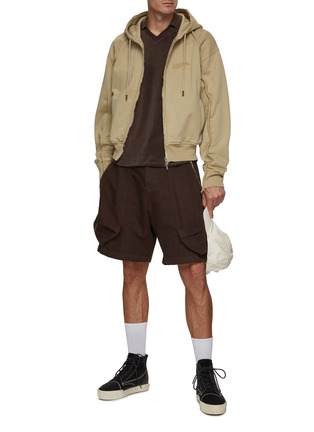 模特儿示范图 - 点击放大 - JACQUEMUS - 大口袋工装短裤