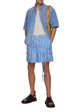 模特儿示范图 - 点击放大 - JACQUEMUS - 条纹工装短裤