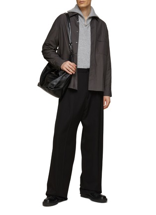 模特儿示范图 - 点击放大 - SOLID HOMME - 纽扣衬衫