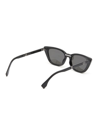 模特儿示范图 - 点击放大 - FENDI - BAGUETTE 多折叠太阳眼镜