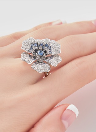 细节 - 点击放大 - MIO HARUTAKA - Anemone 18k White Gold Diamond Sapphire Ring — US 6.5