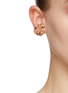 模特儿示范图 - 点击放大 - GOOSSENS - 粉晶珍珠点缀四叶草镀金耳夹