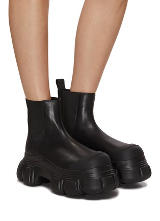 模特儿示范图 - 点击放大 - ALEXANDERWANG - STORM 真皮厚底切尔西靴
