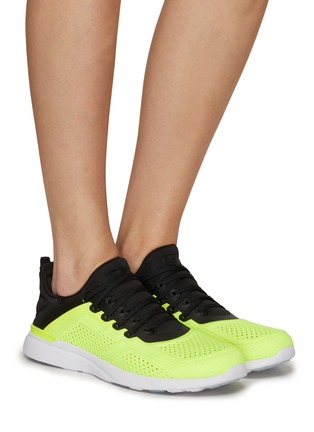 模特儿示范图 - 点击放大 - ATHLETIC PROPULSION LABS - TechLoom Tracer Low Top Lace Up Sneakers