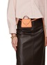 模特儿示范图 - 点击放大 - VALEXTRA - Borsa Iside Leather Belt Bag