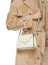 模特儿示范图 - 点击放大 - VALEXTRA - Micro Iside Leather Shoulder Bag