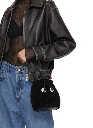 Anya Hindmarch | EYES 皮毛一体斜挎包