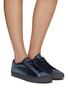 模特儿示范图 - 点击放大 - COMMON PROJECTS - ACHILLES 丝绒系带运动鞋