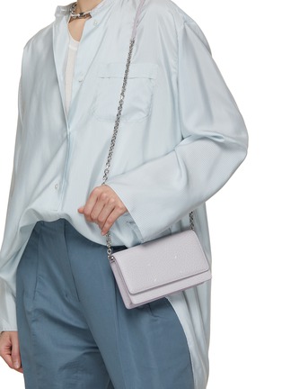 模特儿示范图 - 点击放大 - MAISON MARGIELA - 四缝线真皮钱包