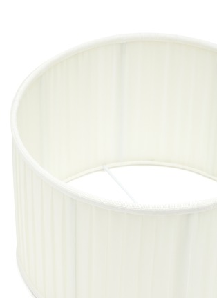 细节 –点击放大 - FORNASETTI - Cylindrical Plissé Lampshade — Warm White