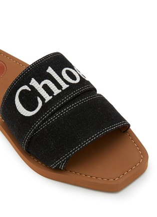 细节 - 点击放大 - CHLOÉ - WOODY LOGO 牛仔搭带凉鞋