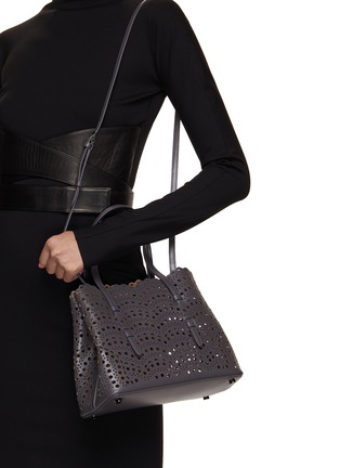 正面 -点击放大 - ALAÏA - MINA 25 镂空真皮托特包