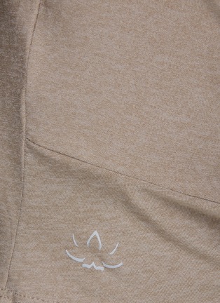  - BEYOND YOGA - FEATHERWEIGHT 短款上衣