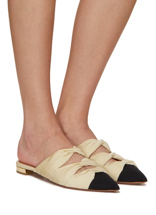 模特儿示范图 - 点击放大 - AQUAZZURA - MINI TWIST 扭转镂空平底鞋