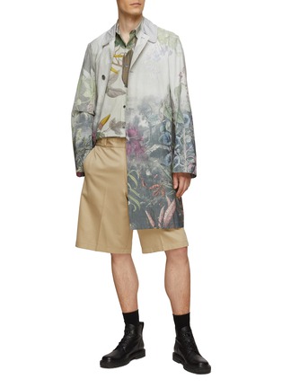 模特儿示范图 - 点击放大 - DRIES VAN NOTEN - 花卉印花单排扣大衣