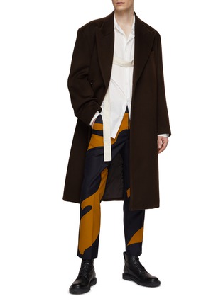 模特儿示范图 - 点击放大 - DRIES VAN NOTEN - 不对称印花长裤