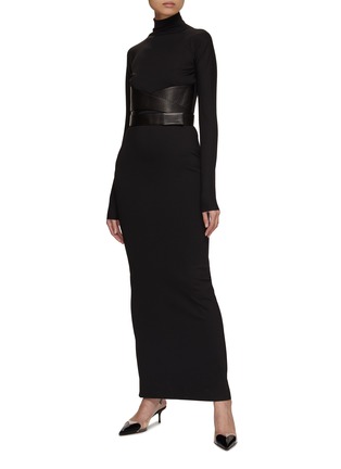 模特儿示范图 - 点击放大 - ALAÏA - 交叉腰带饰连衣裙