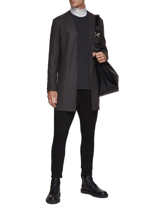 模特儿示范图 - 点击放大 - ATTACHMENT - 无领无扣羊毛开衫