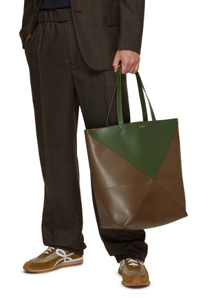 模特儿示范图 - 点击放大 - LOEWE - Large Puzzle Fold Bicolour Leather Tote Bag