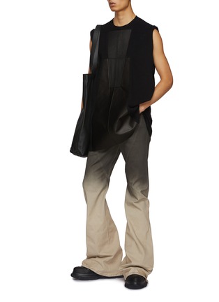 模特儿示范图 - 点击放大 - RICK OWENS - 渐变做旧牛仔裤