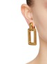 模特示范图 - 点击放大 - LANE CRAWFORD VINTAGE ACCESSORIES - Gold Tone Square Hoop Earrings