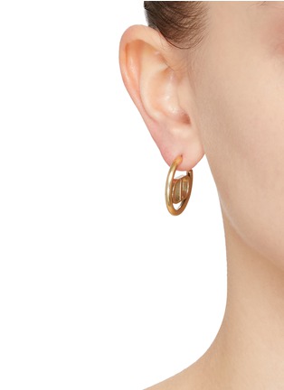模特示范图 - 点击放大 - LANE CRAWFORD VINTAGE ACCESSORIES - Christian Dior Gold Tone Hoop Earrings