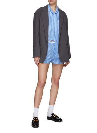 模特儿示范图 - 点击放大 - HOMMEGIRLS - 纽扣条纹衬衫