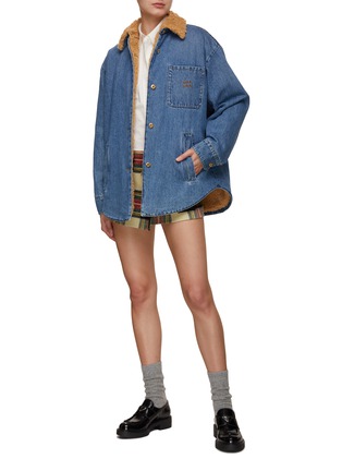 模特儿示范图 - 点击放大 - MIU MIU - 毛领牛仔外套