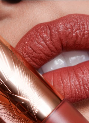 Detail View - 点击放大 - CHARLOTTE TILBURY - Airbrush Flawless Lip Blur — Walk Of No Shame Blur